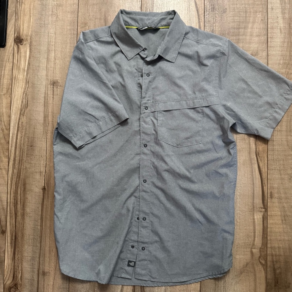 The North Face Men's Zion Woven Short Sleeve Button Front - Grey large